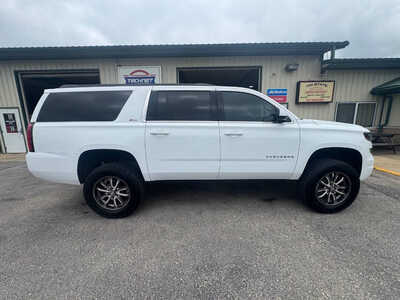 2017 Chevrolet Suburban, $22990. Photo 9