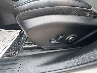 2019 Jeep Cherokee, $13990. Photo 11