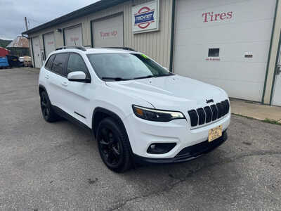 2019 Jeep Cherokee, $13990. Photo 2