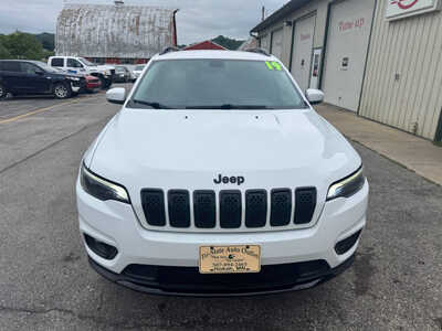 2019 Jeep Cherokee, $13990. Photo 3