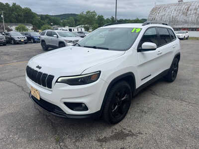 2019 Jeep Cherokee, $13990. Photo 4