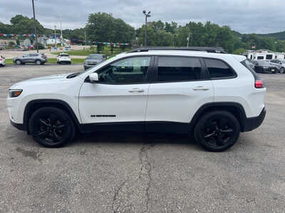 2019 Jeep Cherokee, $13990. Photo 5