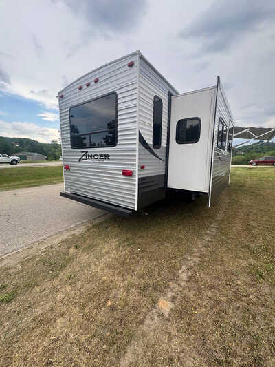 2017 Crossroads Rv Zinger, $16990. Photo 2
