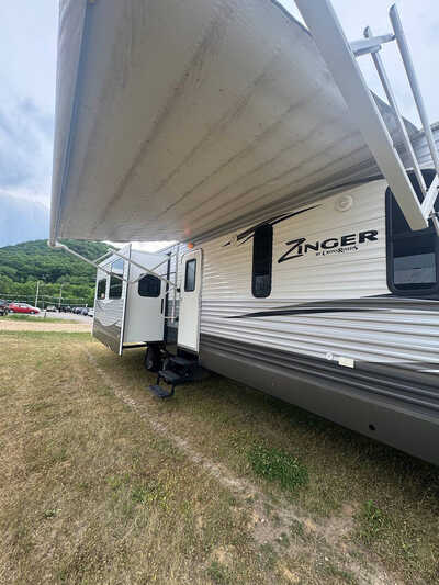 2017 Crossroads Rv Zinger, $16990. Photo 6