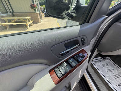 2010 GMC Yukon XL, $6990. Photo 10
