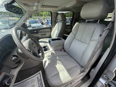 2010 GMC Yukon XL, $6990. Photo 11