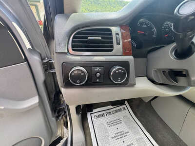 2010 GMC Yukon XL, $6990. Photo 12