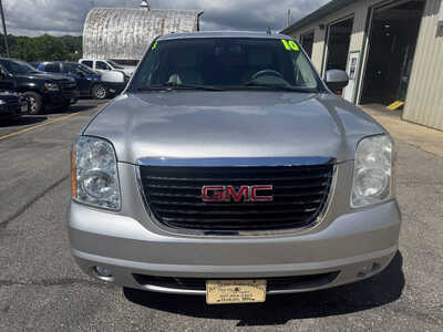 2010 GMC Yukon XL, $6990. Photo 2