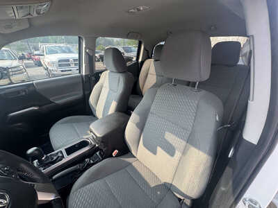 2022 Toyota Tacoma, $28175. Photo 12