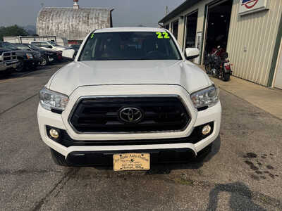 2022 Toyota Tacoma, $28175. Photo 2
