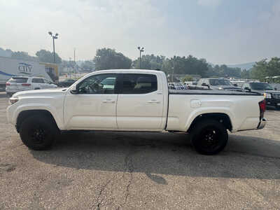 2022 Toyota Tacoma, $28175. Photo 4
