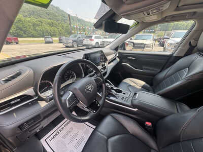 2021 Toyota Highlander, $29175. Photo 12