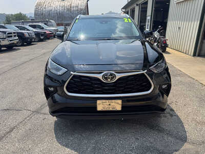 2021 Toyota Highlander, $29175. Photo 2