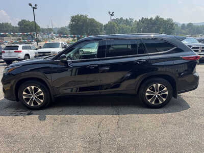 2021 Toyota Highlander, $29175. Photo 4