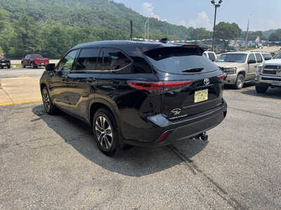 2021 Toyota Highlander, $29175. Photo 5