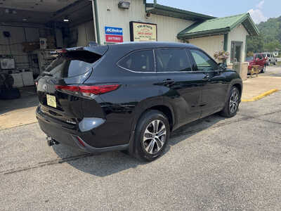 2021 Toyota Highlander, $29175. Photo 8