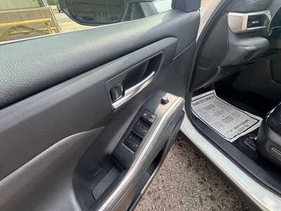 2021 Toyota Highlander, $28175. Photo 10