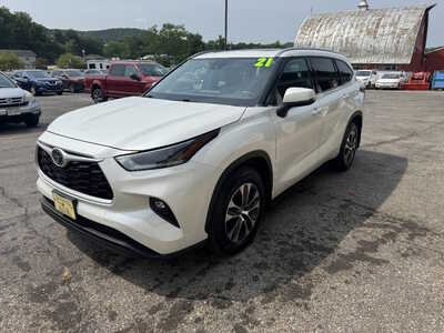2021 Toyota Highlander, $28175. Photo 3