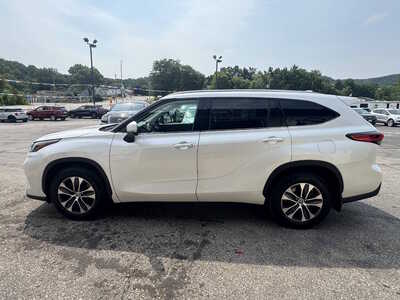 2021 Toyota Highlander, $28175. Photo 4