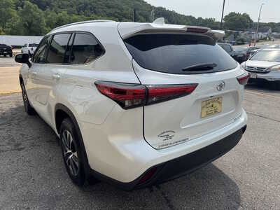 2021 Toyota Highlander, $28175. Photo 5