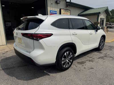 2021 Toyota Highlander, $28175. Photo 7