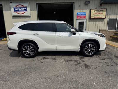 2021 Toyota Highlander, $28175. Photo 8