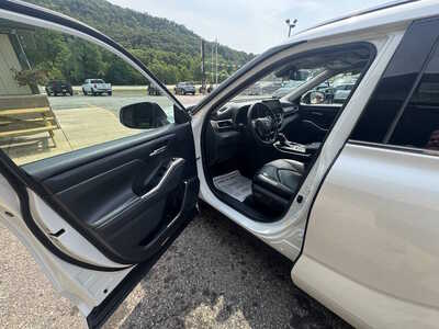 2021 Toyota Highlander, $28175. Photo 9
