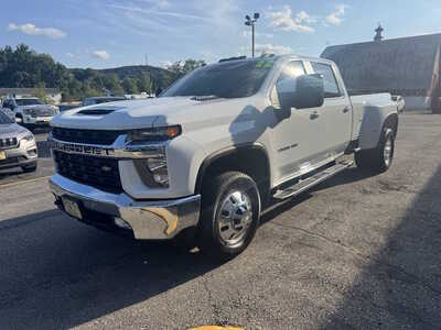 2022 Chevrolet 3500 Crew Cab, $48175. Photo 3