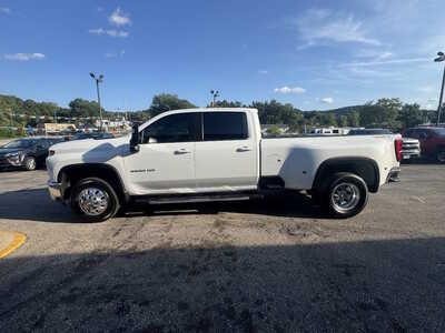 2022 Chevrolet 3500 Crew Cab, $48175. Photo 4