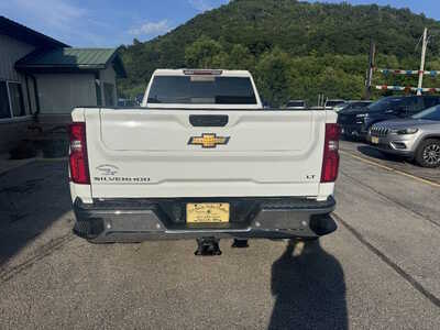2022 Chevrolet 3500 Crew Cab, $48175. Photo 6