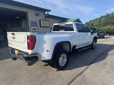 2022 Chevrolet 3500 Crew Cab, $48175. Photo 7