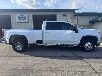 2022 Chevrolet 3500 Crew Cab, $48175. Photo 8