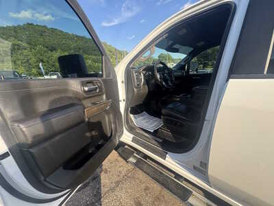 2022 Chevrolet 3500 Crew Cab, $48175. Photo 9
