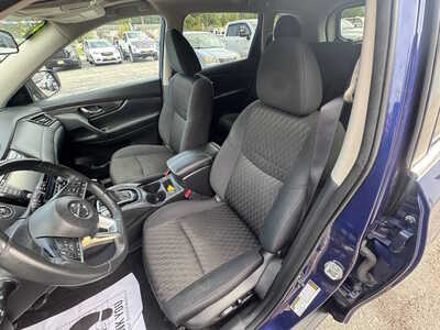 2018 Nissan Rogue, $12175. Photo 11