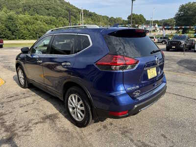 2018 Nissan Rogue, $12175. Photo 5