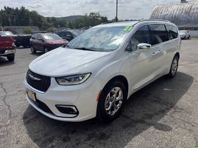 2021 Chrysler Pacifica, $28175. Photo 3