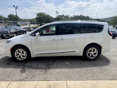 2021 Chrysler Pacifica, $28175. Photo 4