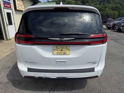 2021 Chrysler Pacifica, $28175. Photo 6