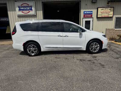 2021 Chrysler Pacifica, $28175. Photo 9
