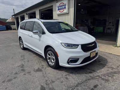 2021 Chrysler Pacifica, $28175. Photo 1