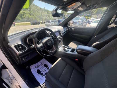 2020 Jeep Grand Cherokee, $16175. Photo 11