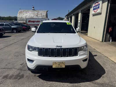 2020 Jeep Grand Cherokee, $16175. Photo 2