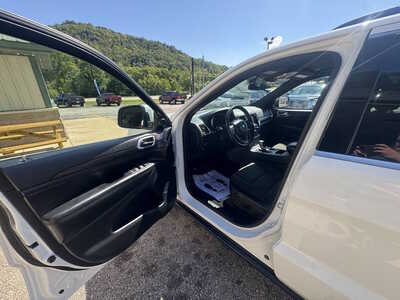2020 Jeep Grand Cherokee, $16175. Photo 9