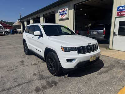 2020 Jeep Grand Cherokee, $16175. Photo 1