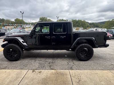 2020 Jeep Gladiator, $28175. Photo 4