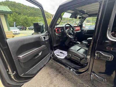 2020 Jeep Gladiator, $28175. Photo 9