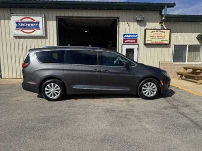 2017 Chrysler Pacifica, $12990. Photo 7