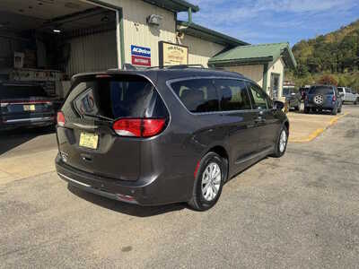 2017 Chrysler Pacifica, $12990. Photo 8
