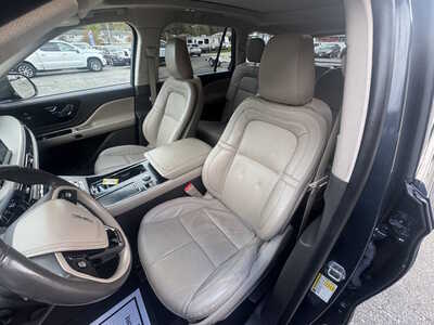 2022 Lincoln Aviator, $29175. Photo 10