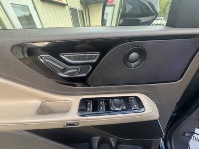 2022 Lincoln Aviator, $29175. Photo 9